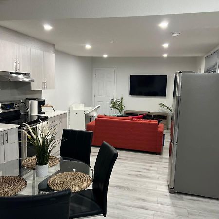 Beautiful 2 Bedroom Home Away From Home YYC Exterior foto