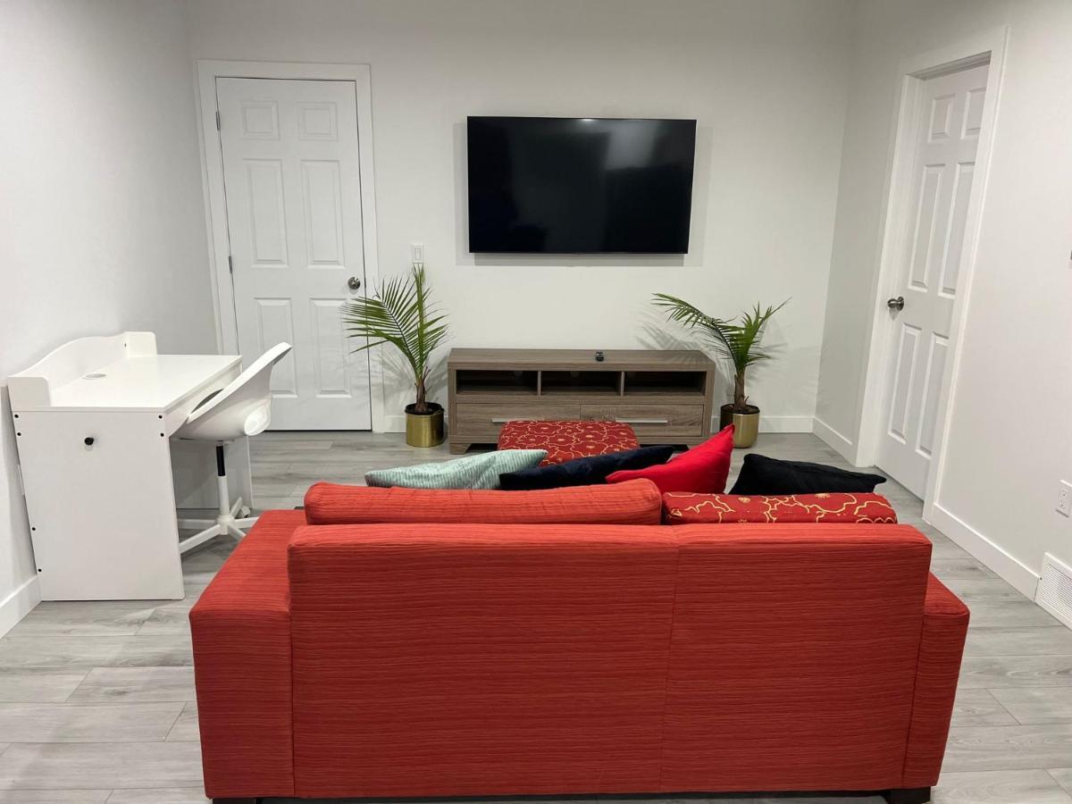 Beautiful 2 Bedroom Home Away From Home YYC Exterior foto